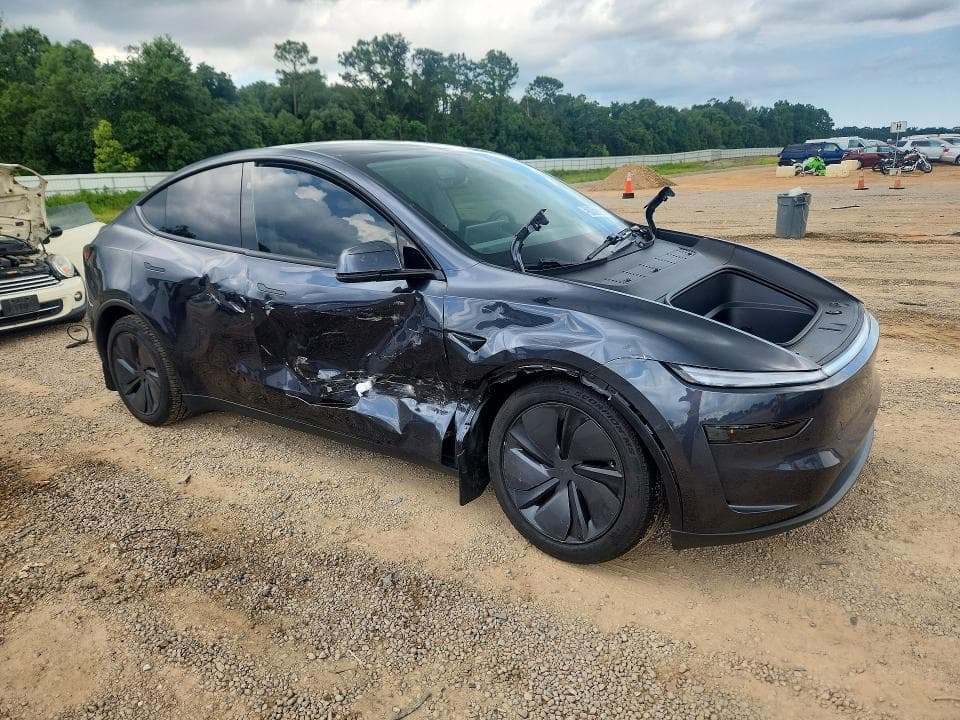 2026 TESLA MODEL Y 4