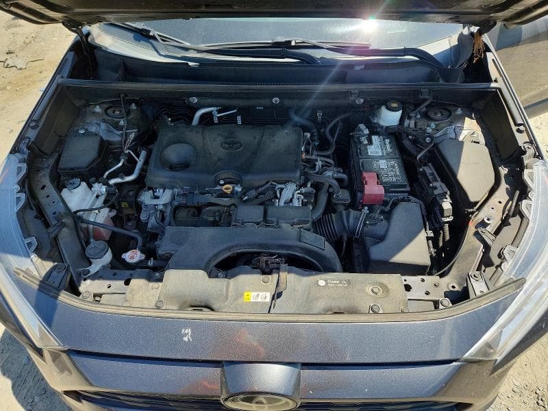 2020 TOYOTA RAV4 XLE 12