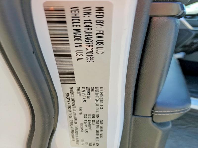 2024 JEEP GRAND CHEROKEE LAREDO 12