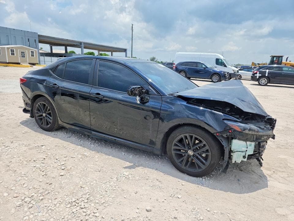 2025 TOYOTA CAMRY SE 4