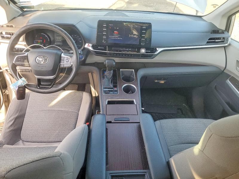 2021 TOYOTA SIENNA LE 8