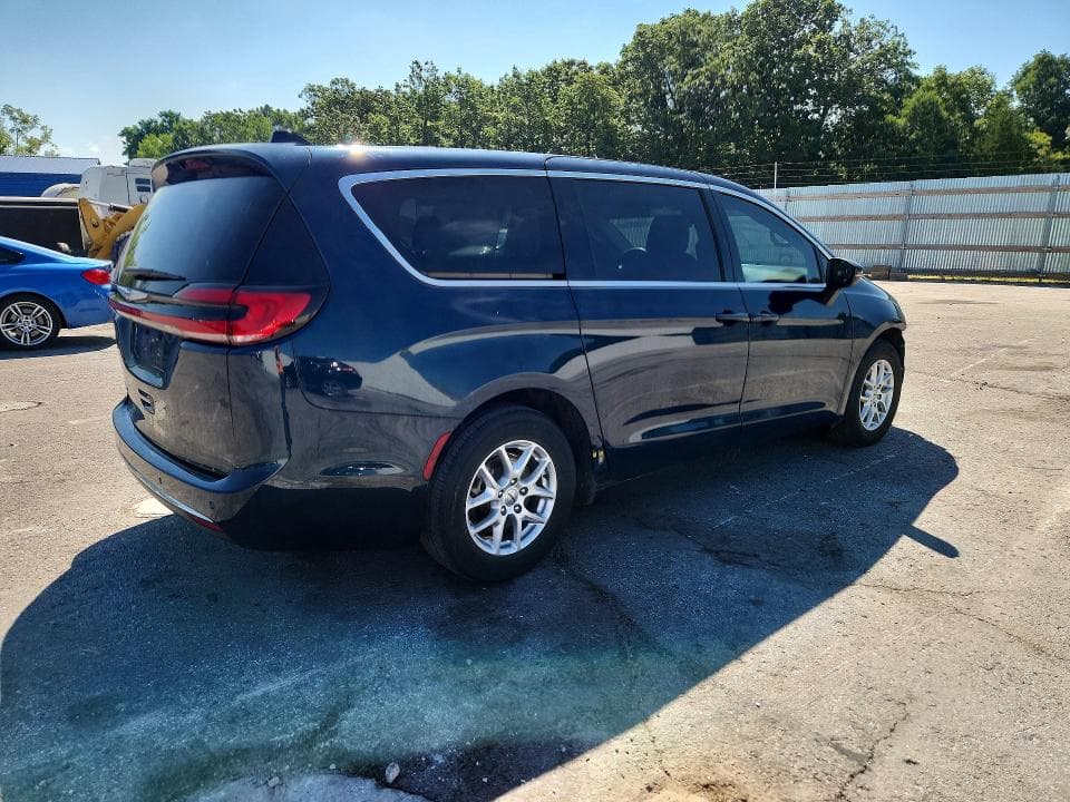2023 CHRYSLER PACIFICA TOURING L 3