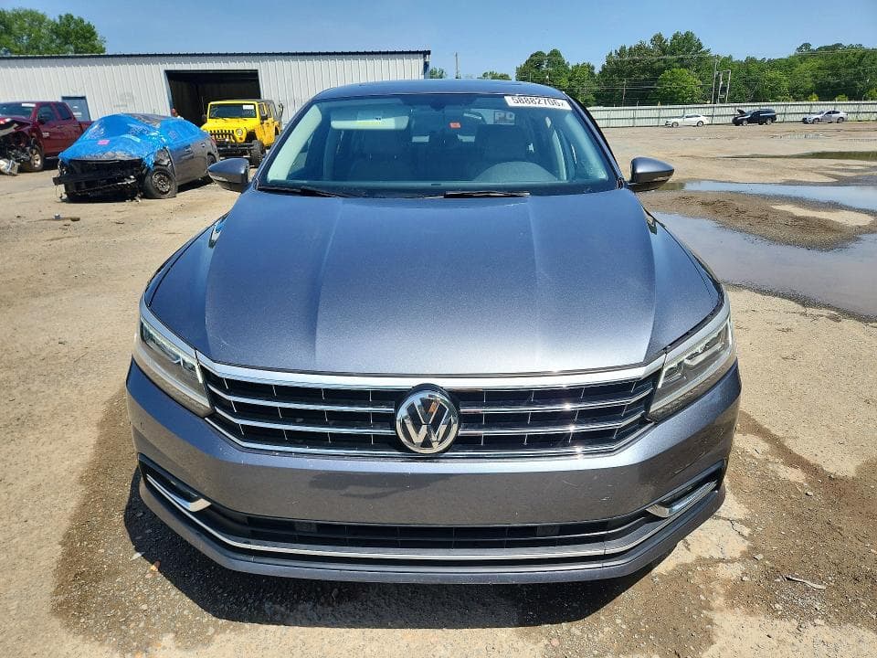 2018 VOLKSWAGEN PASSAT SE 5