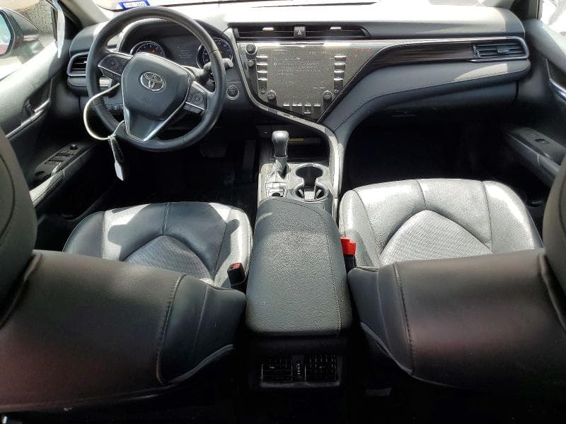 2020 TOYOTA CAMRY XLE 8