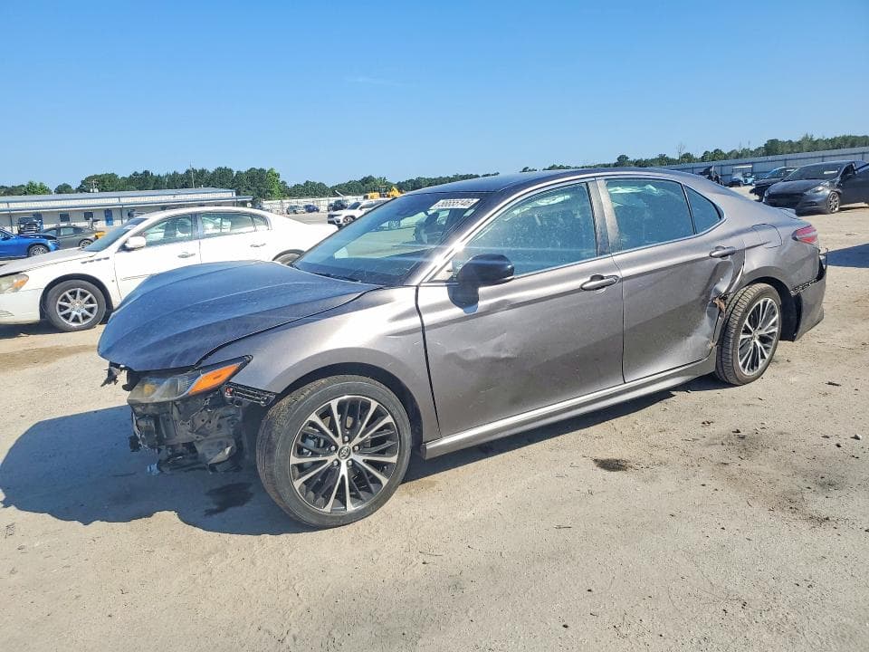 2018 TOYOTA CAMRY SE - 1