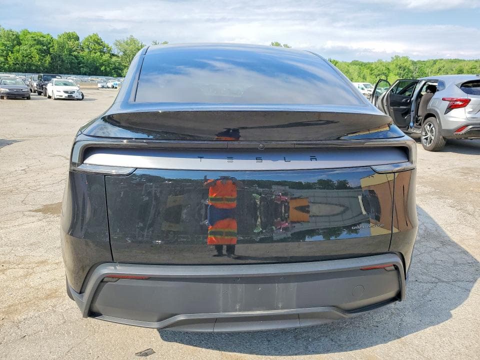 2026 TESLA MODEL Y 6