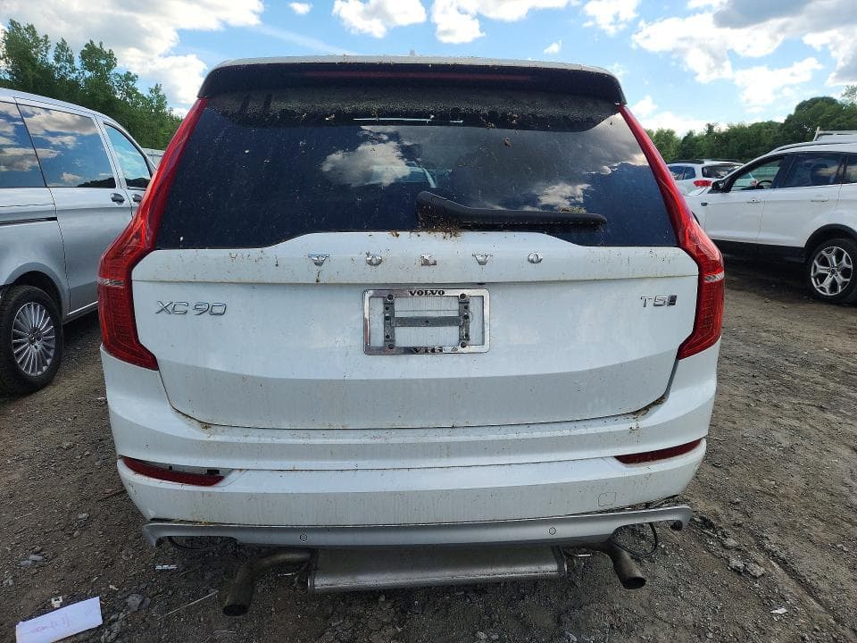 2021 VOLVO XC90 T5 MOMENTUM 6