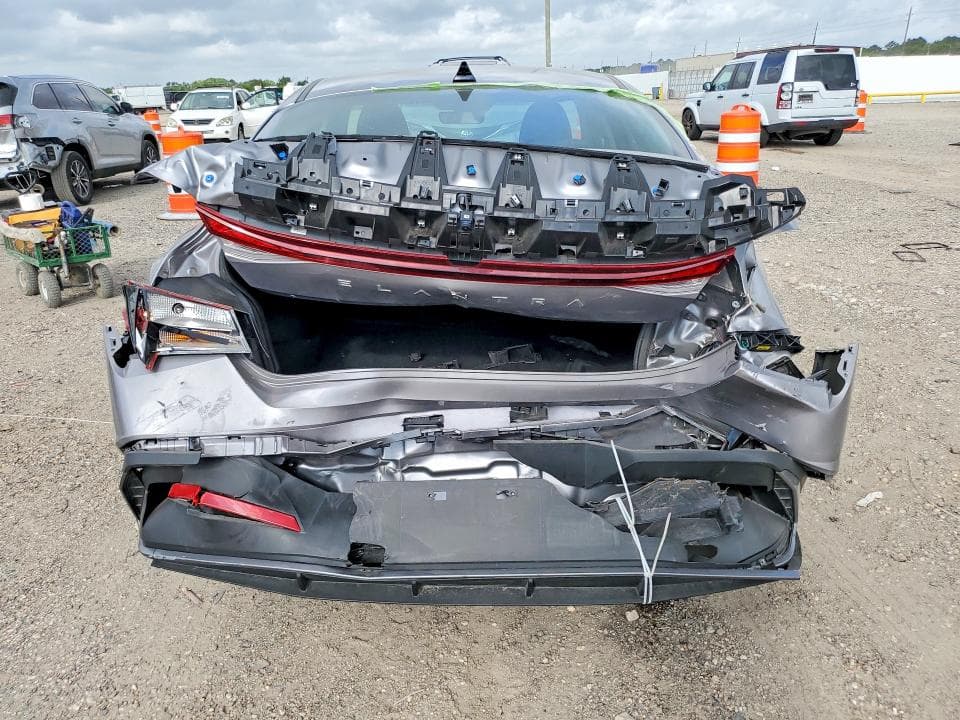 2025 HYUNDAI ELANTRA SE 6