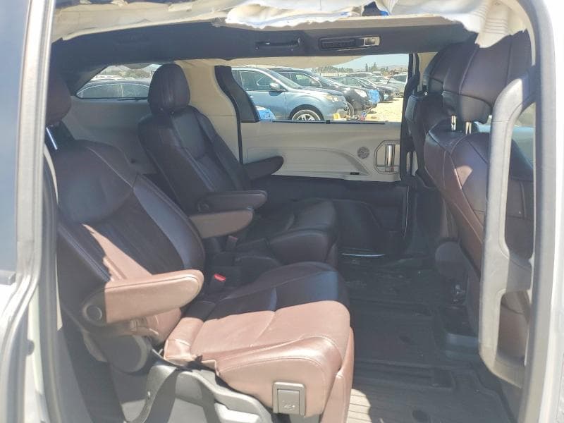 2024 TOYOTA SIENNA PLATINUM 7-PASSENGER 11