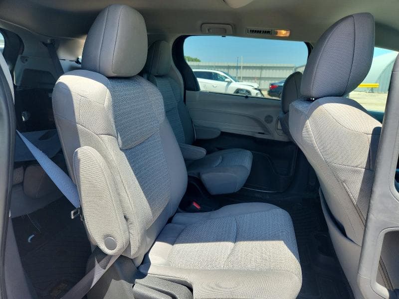 2022 TOYOTA SIENNA LE 11