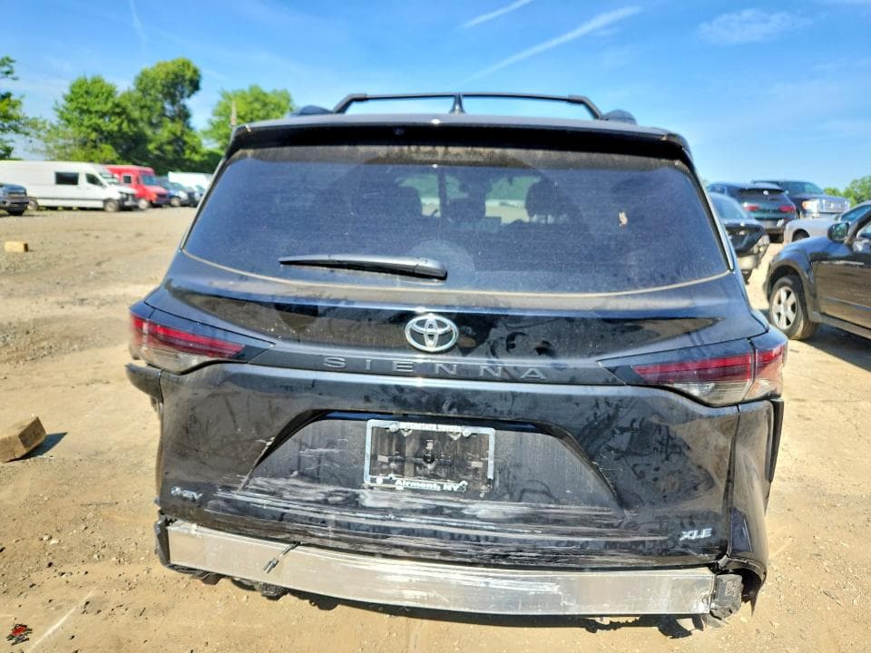 2026 TOYOTA SIENNA XLE 8-PASSENGER 6