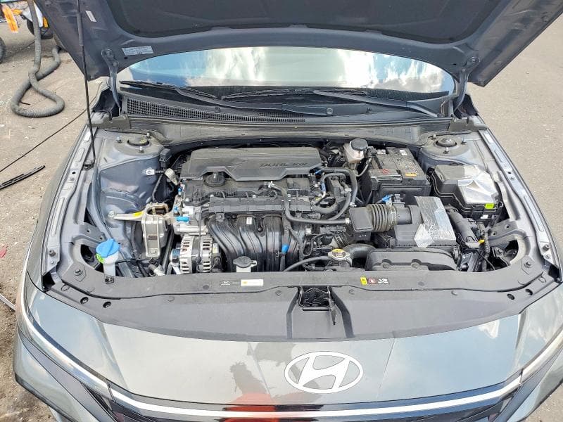 2025 HYUNDAI ELANTRA SEL 11