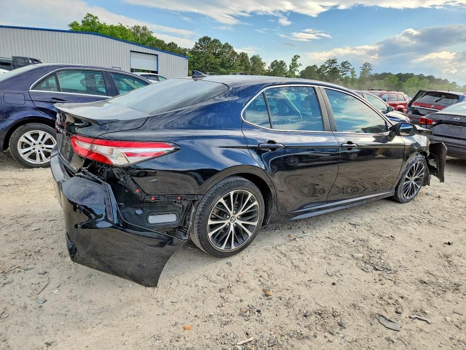 2019 TOYOTA CAMRY SE 3