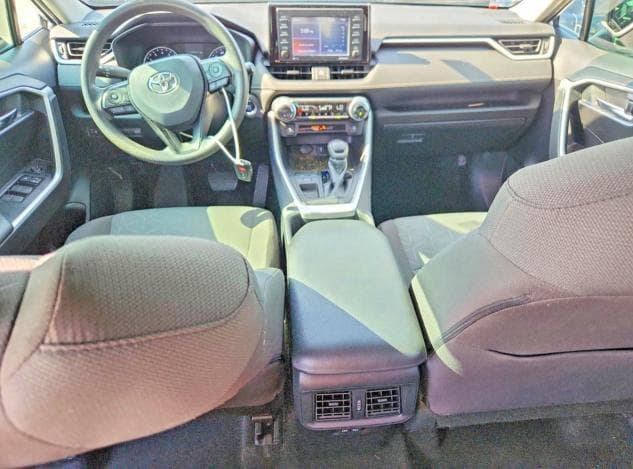 2022 TOYOTA RAV4 XLE 8