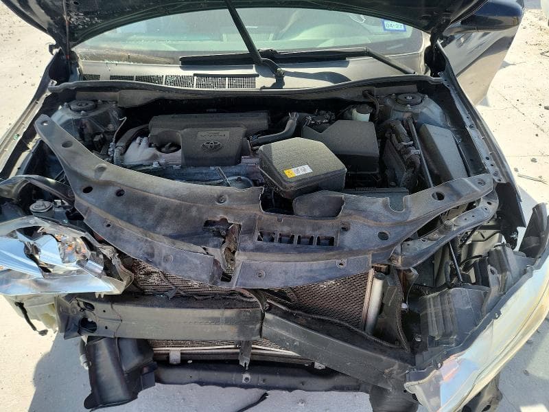 2017 TOYOTA CAMRY SE 11