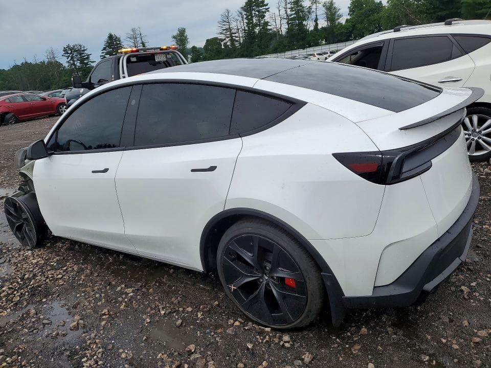 2026 TESLA MODEL Y 2