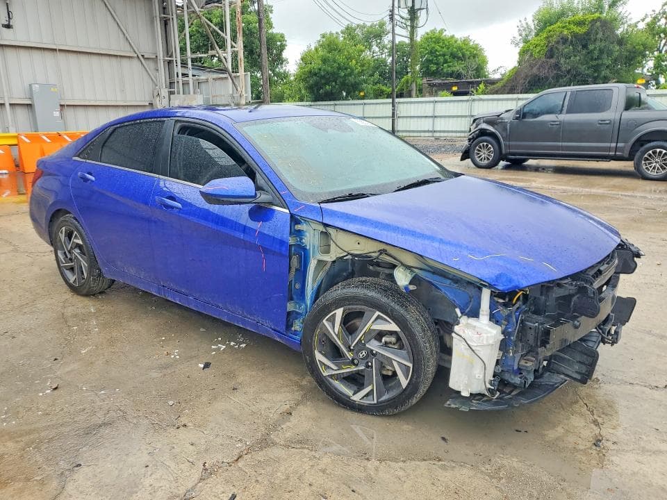 2024 HYUNDAI ELANTRA SEL 4