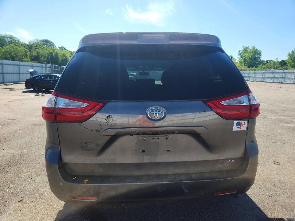 2017 TOYOTA SIENNA LE 6