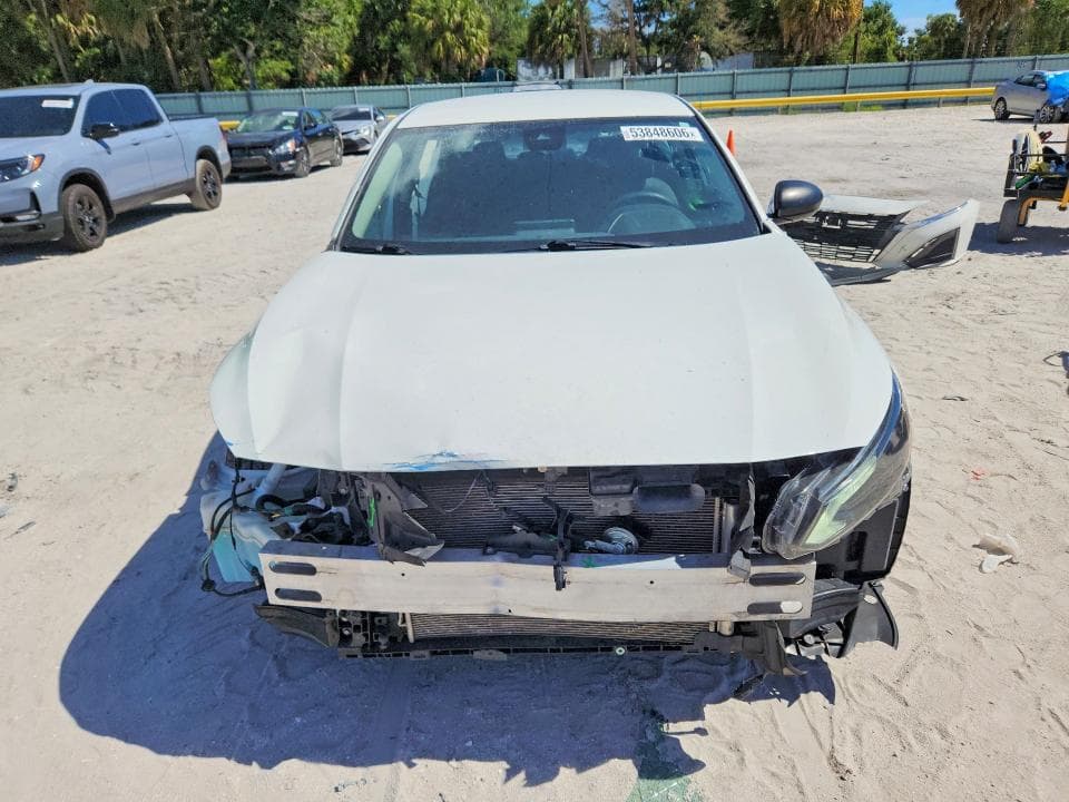 2024 NISSAN ALTIMA 4 D 5