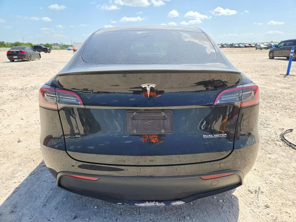 2025 TESLA MODEL Y 6