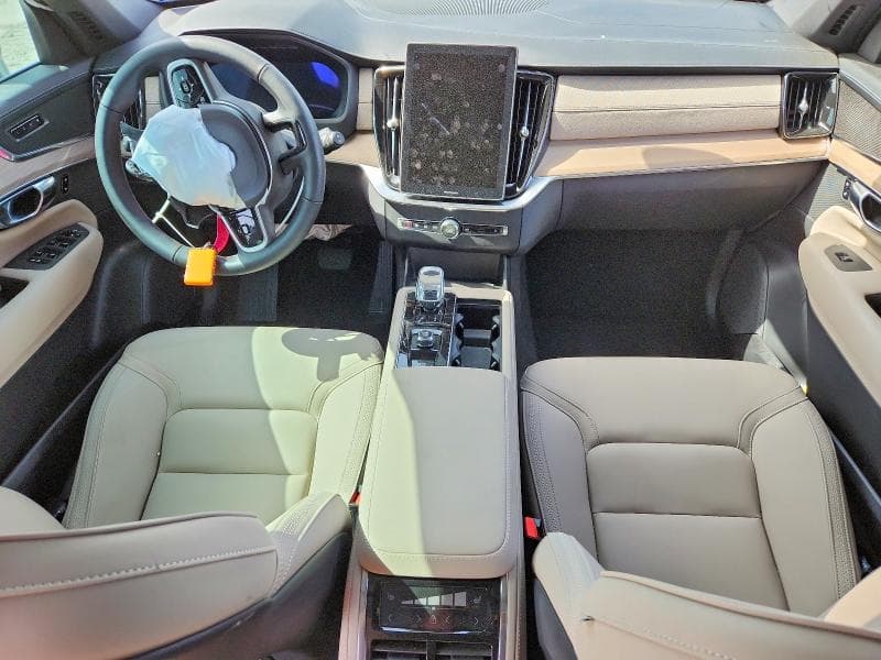 2025 VOLVO XC90 CORE 8