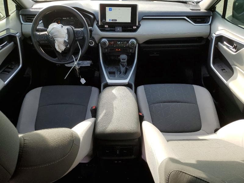2025 TOYOTA RAV4 XLE 8