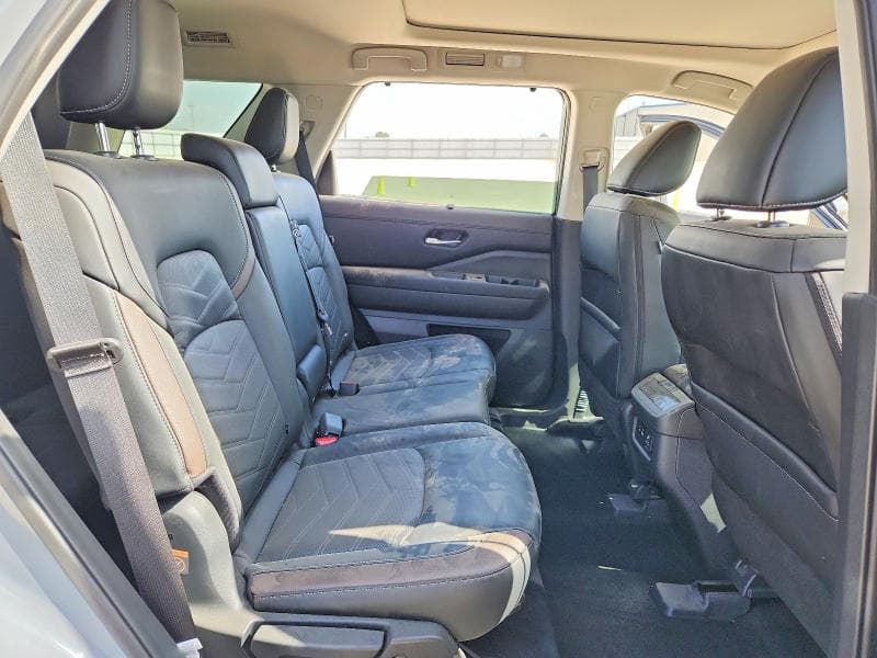 2025 NISSAN PATHFINDER PLATINUM 11