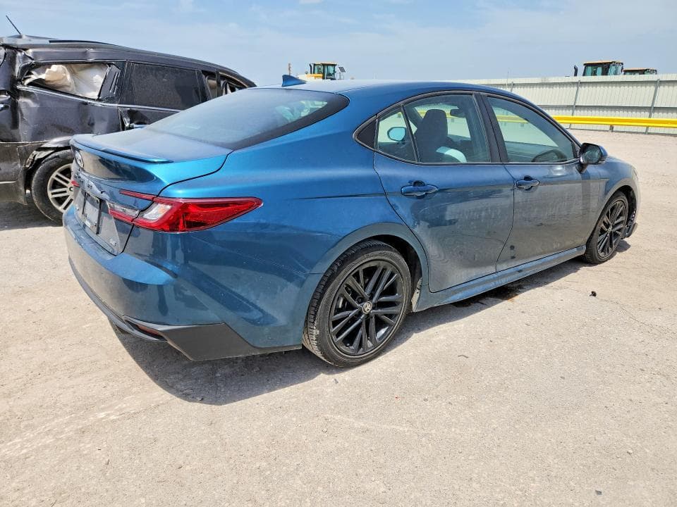 2025 TOYOTA CAMRY SE 3