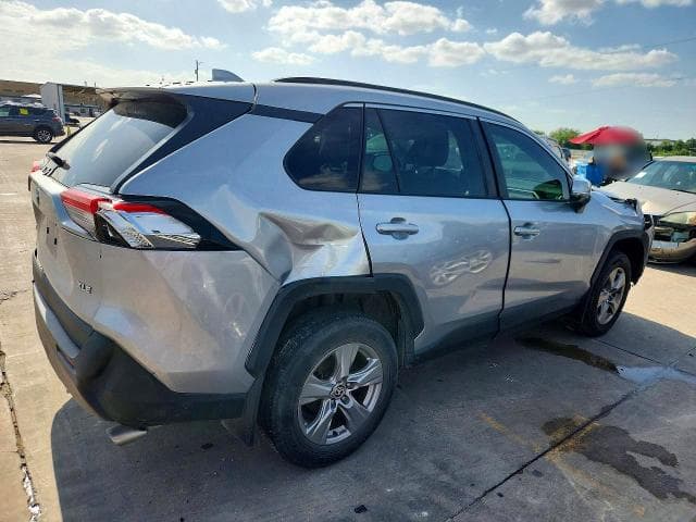 2022 TOYOTA RAV4 XLE 3