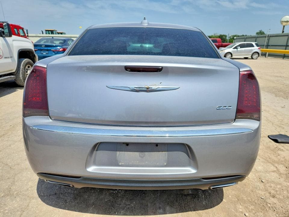 2018 CHRYSLER 300 LIMITED 6
