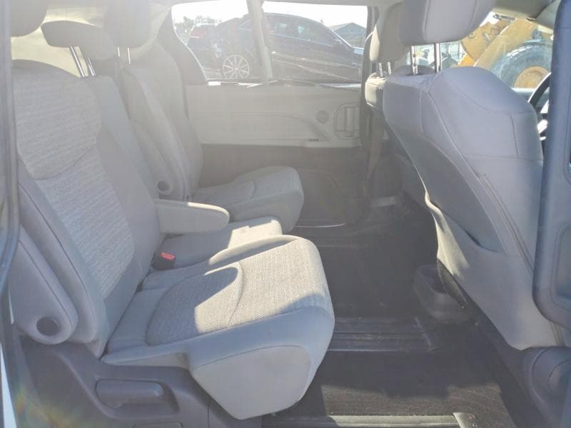 2021 TOYOTA SIENNA LE 11
