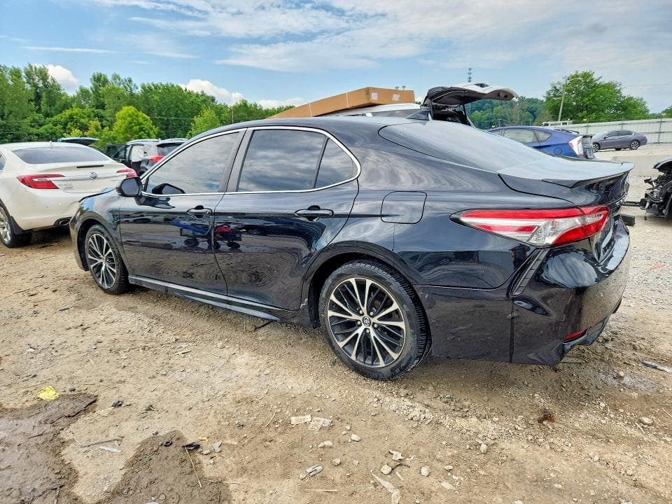 2019 TOYOTA CAMRY SE 2