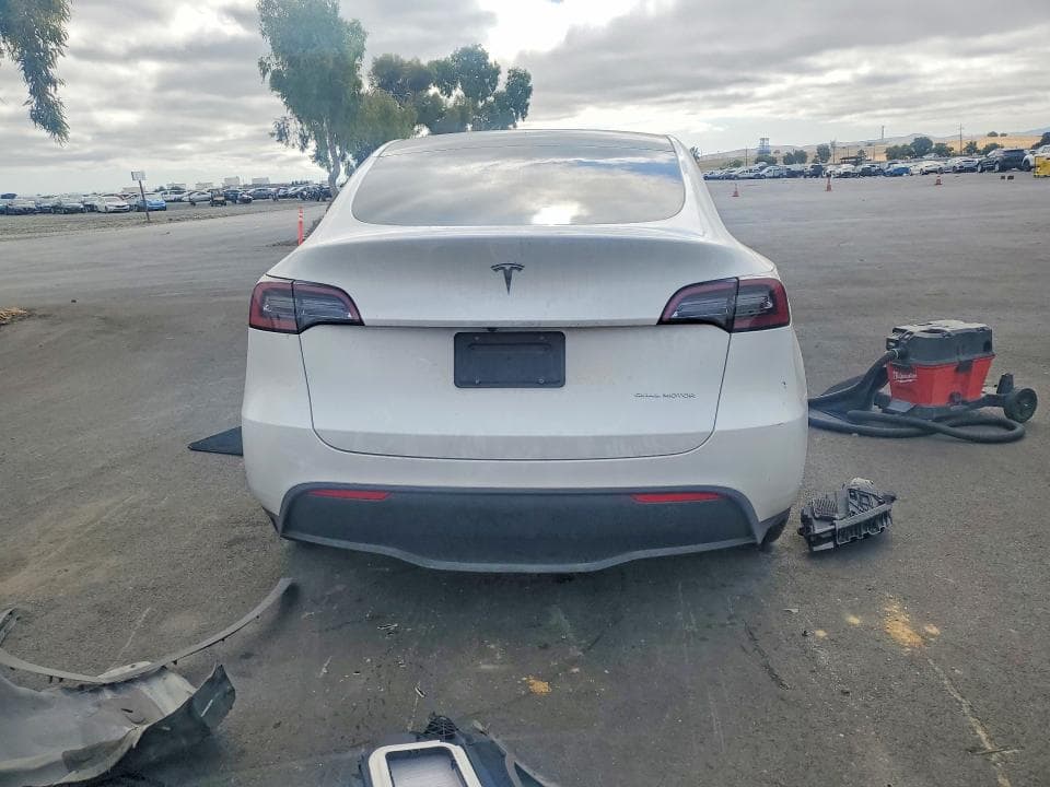 2023 TESLA MODEL Y 6