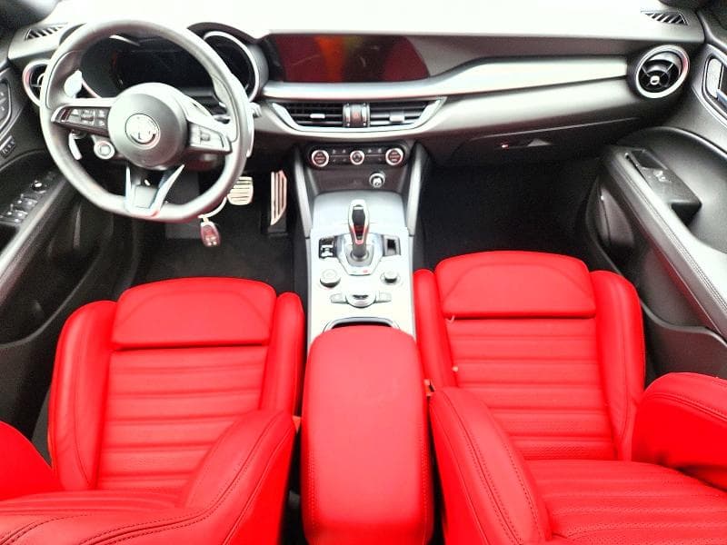 2025 ALFA ROMEO STELVIO BASE 8