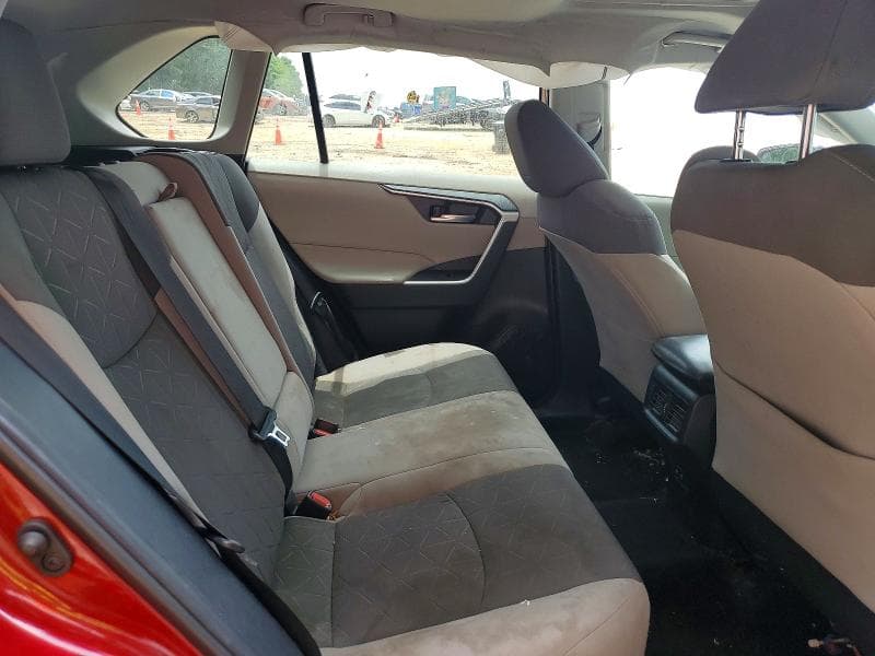 2020 TOYOTA RAV4 XLE 11