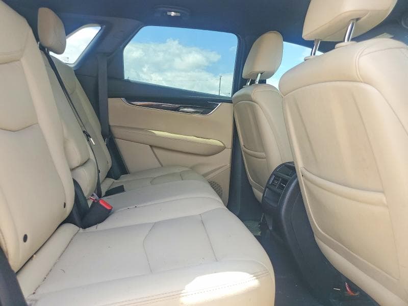 2017 CADILLAC XT5 11