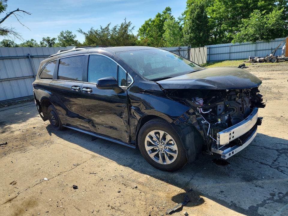2026 TOYOTA SIENNA XLE 8-PASSENGER 4