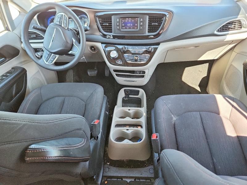 2017 CHRYSLER PACIFICA LX 8