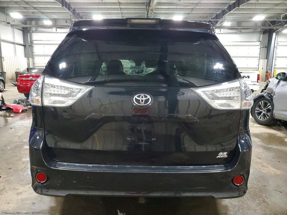 2019 TOYOTA SIENNA SE 7-PASSENGER 6