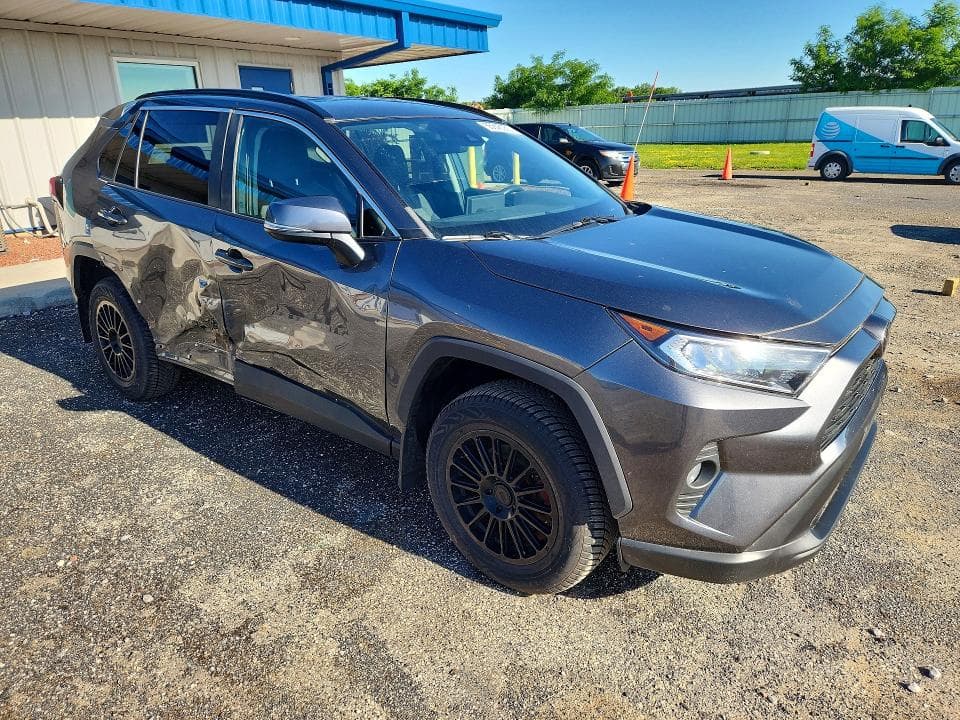 2020 TOYOTA RAV4 XLE 4