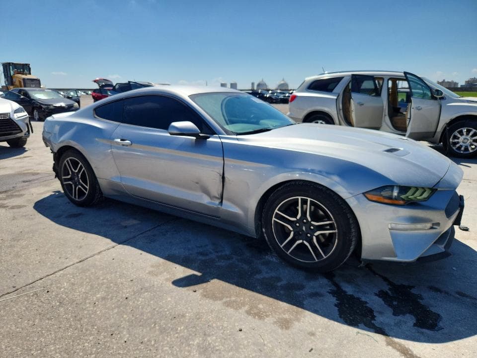 2020 FORD MUSTANG 4