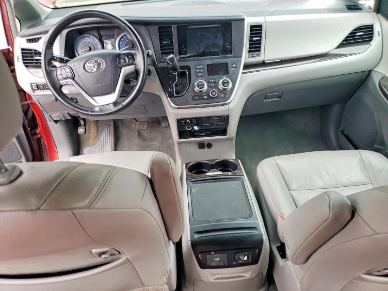 2017 TOYOTA SIENNA XLE PREMIUM 8-PASSENGER 8