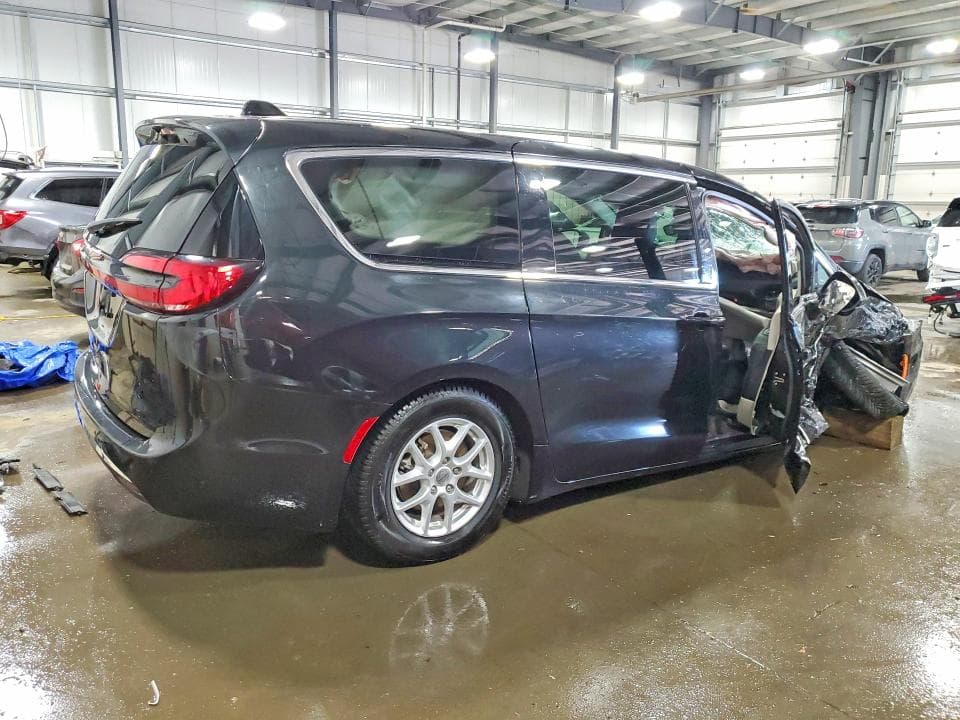 2023 CHRYSLER PACIFICA TOURING L 3