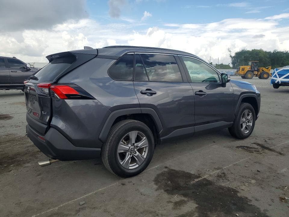 2023 TOYOTA RAV4 XLE 3