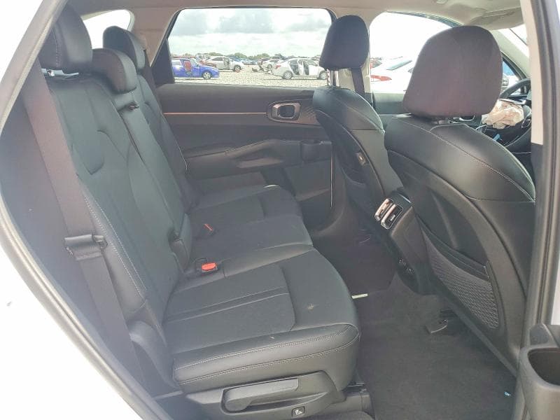 2023 KIA SORENTO S 11