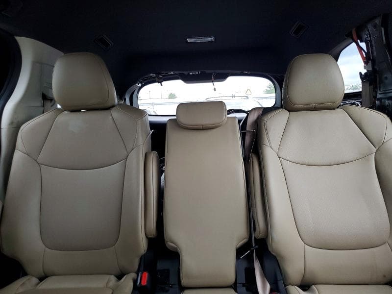 2022 TOYOTA SIENNA XLE 10