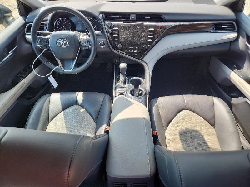2020 TOYOTA CAMRY XLE 8