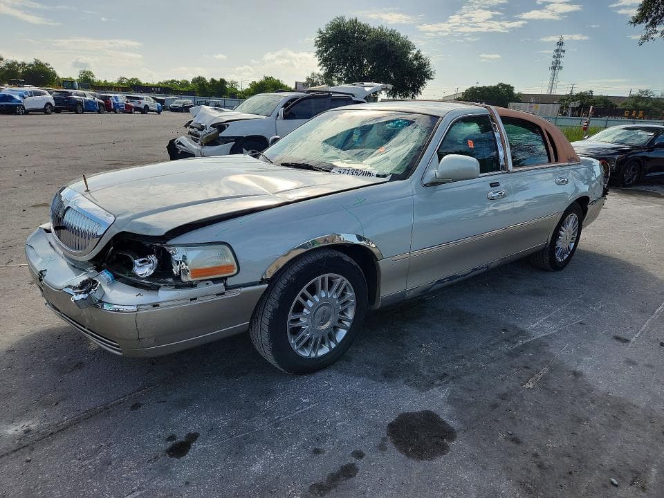 2006 LINCOLN TOWNCAR