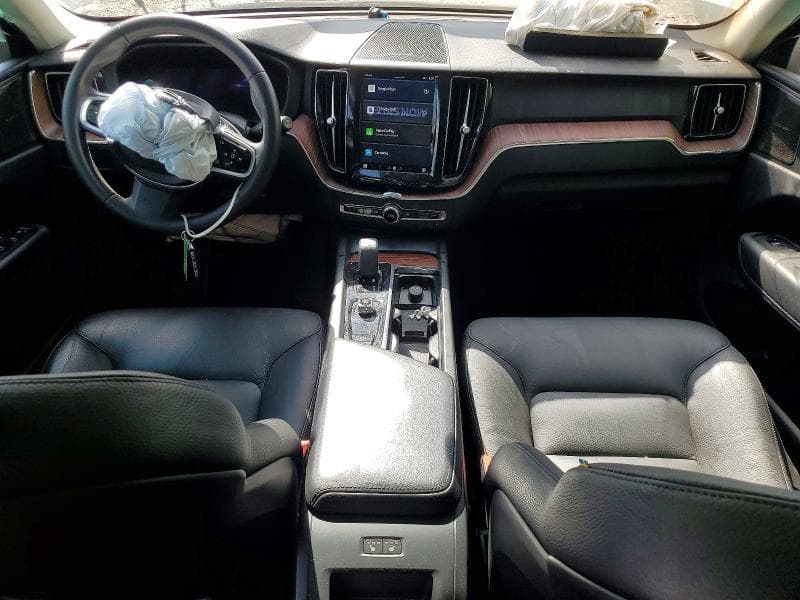 2023 VOLVO XC60 PLUS 8
