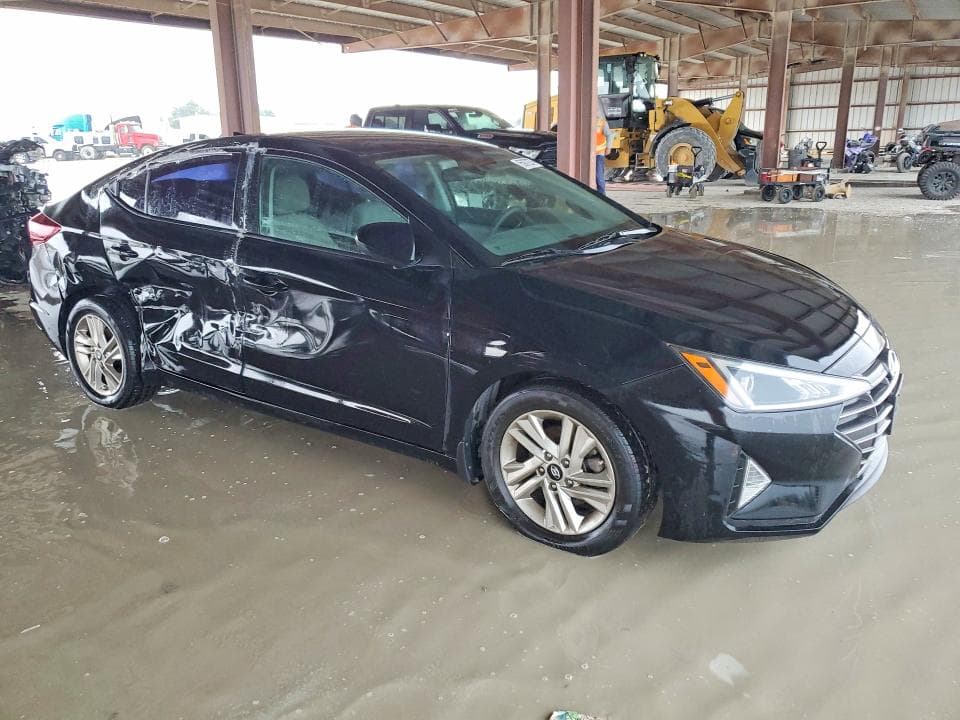 2020 HYUNDAI ELANTRA SEL 4
